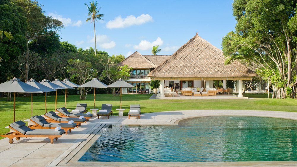 Atas Ombak -   Pool and house